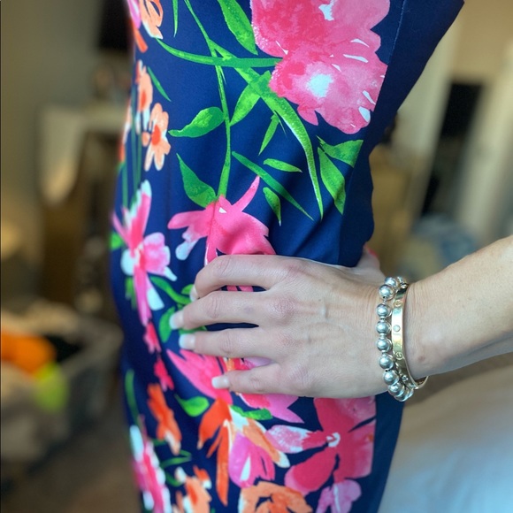 Vince Camuto Shift Dress - Picture 4 of 9